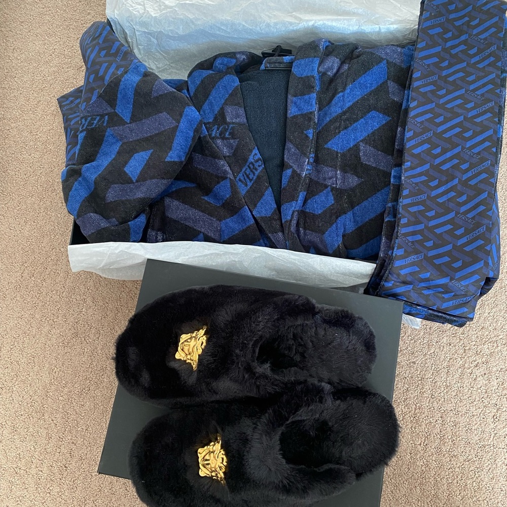 Versace  man bathrobe size xl and skippers size large